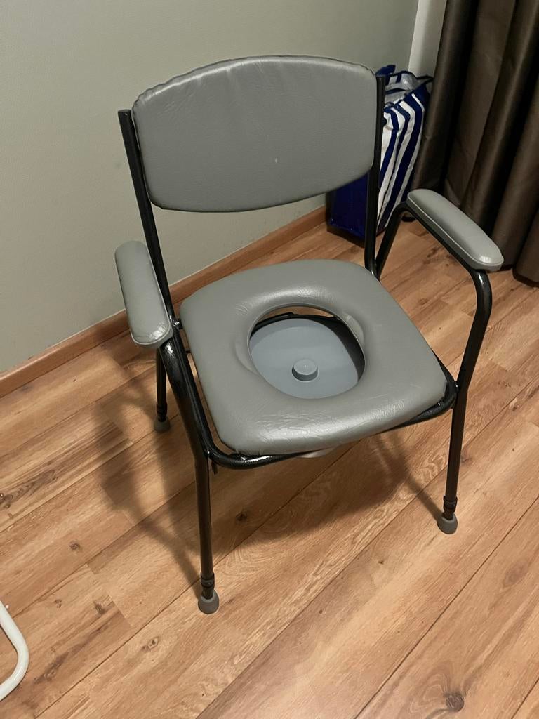 Po stoel zo goed als nieuw, Ophalen, Zo goed als nieuw