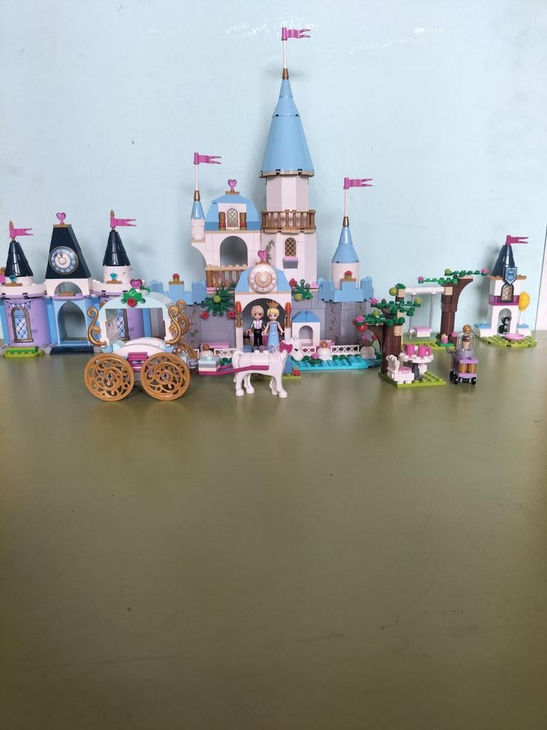Lego Disney Friends Assepoester 41055 met koets en danszaal, Ophalen of Verzenden, Zo goed als nieuw