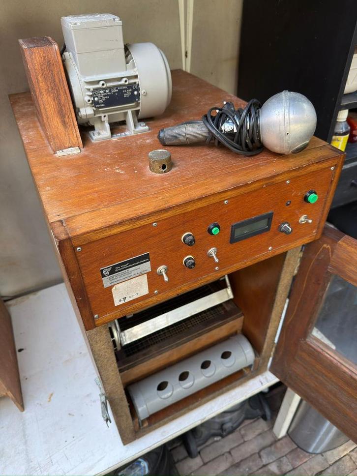 Volaut.motorbroedmachine DRV 100 met schouwlamp 220 volt, Dieren en Toebehoren, Pluimvee, Kip, Mannelijk