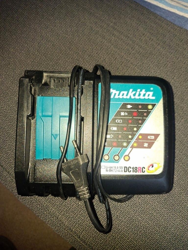 MakitaDC18RC  snel lader, Ophalen, Zo goed als nieuw