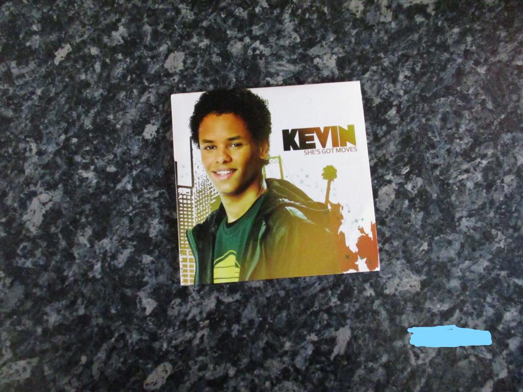 cd kevin she s got the moves, Ophalen of Verzenden, Zo goed als nieuw, Pop
