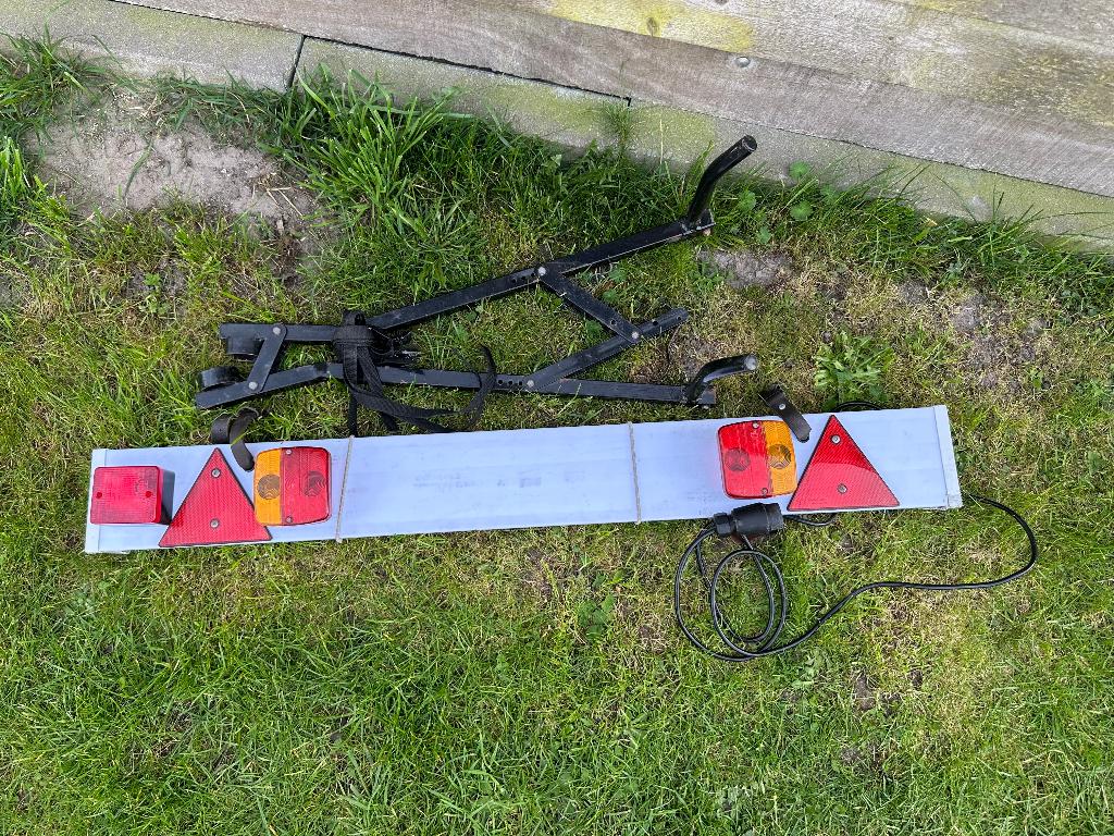 Fietsdrager + verlichtingssset, Ophalen, Gebruikt, Elektrische fiets, 1 fiets