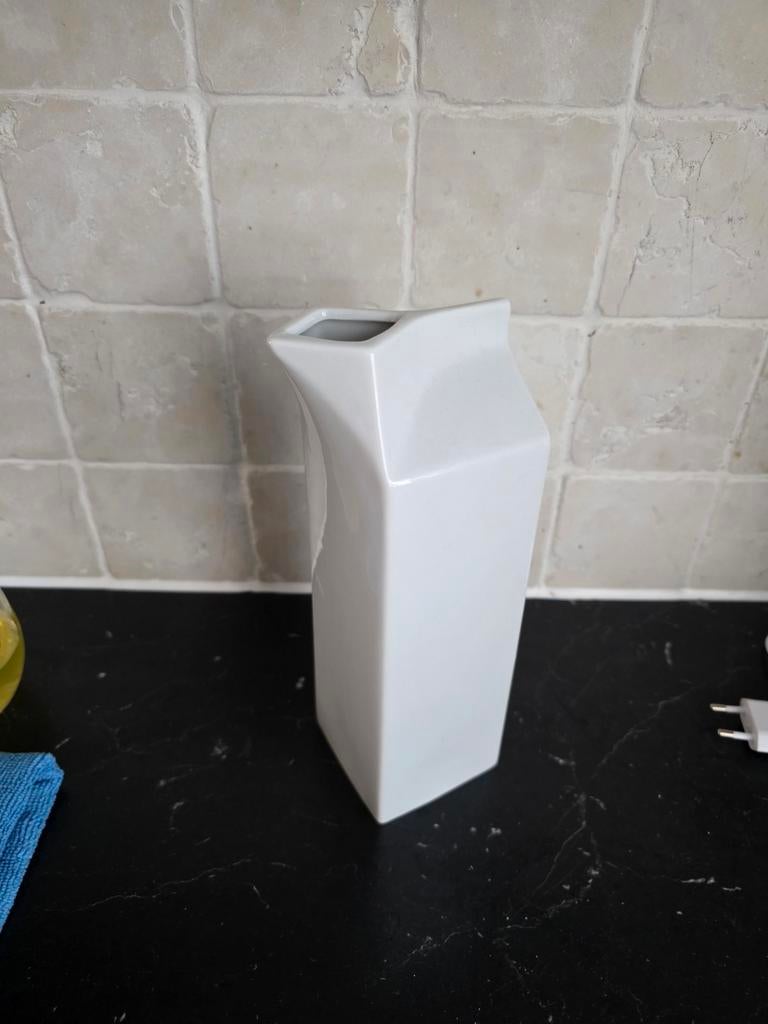 Witte melkpak vaas - Modern design, 50 tot 75 cm, Wit, Aardewerk of Porselein, Ophalen of Verzenden