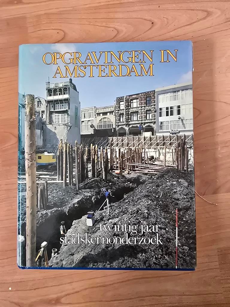 Opgravingen in Amsterdam: Twintig Jaar Stadskernonderzoek, Boeken, Geschiedenis | Stad en Regio, Ophalen of Verzenden, 20e eeuw of later