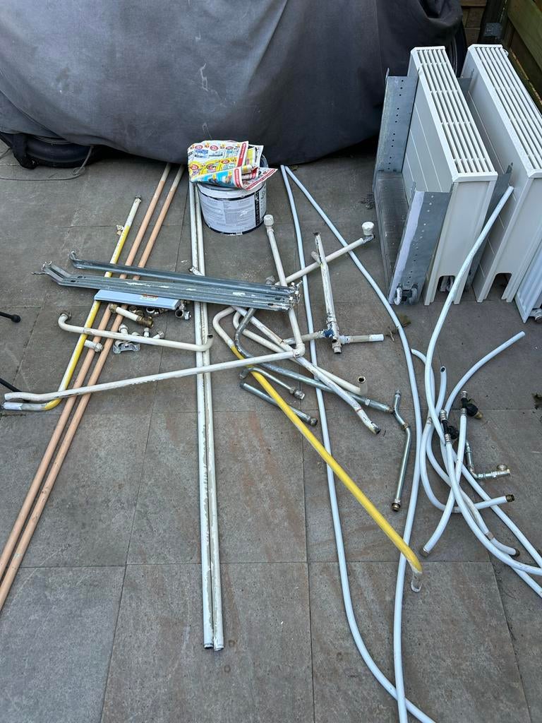 Diverse radiatoren en verwarmingsbuizen, Doe-het-zelf en Verbouw, Verwarming en Radiatoren, Ophalen, 30 tot 80 cm, Gebruikt, Radiator