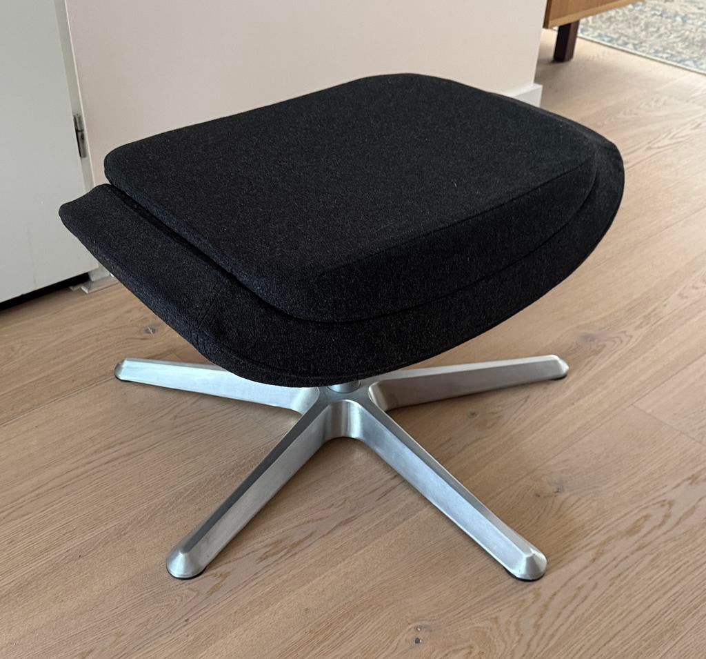 Ikea Arvika Voetenbank - Donkergrijze wollen bekleding., Huis en Inrichting, Banken | Voetenbanken en Poefen, Ophalen, Zo goed als nieuw