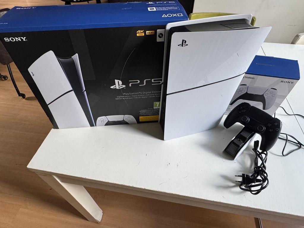 PlayStation 5 Digital Edition met controller en LG 27 inch, Spelcomputers en Games, Spelcomputers | Sony PlayStation 5, Ophalen