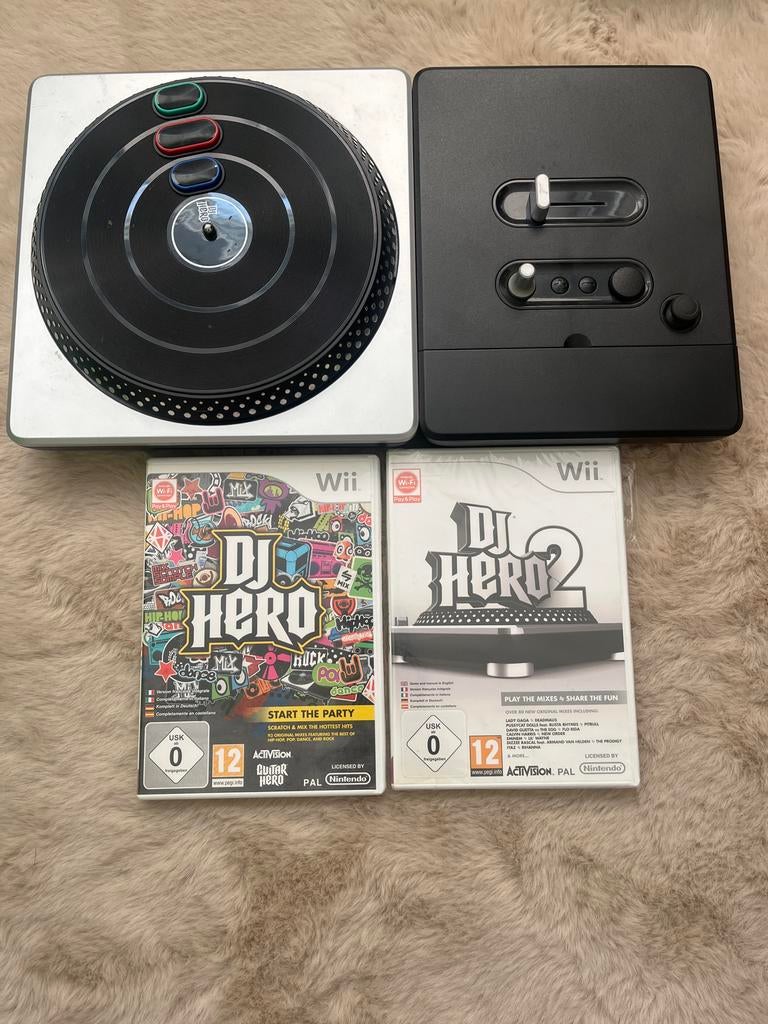 DJ Hero en DJ Hero 2 met draaitafel voor de Wii, Muziek, Gebruikt, 2 spelers, Ophalen of Verzenden