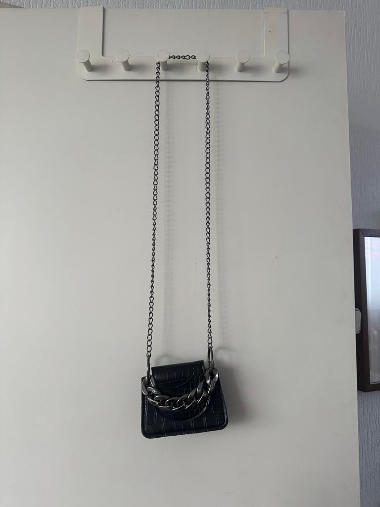 Mini schoudertas met croco print en chunky ketting, Ophalen of Verzenden, Zo goed als nieuw, Zwart, Overige merken