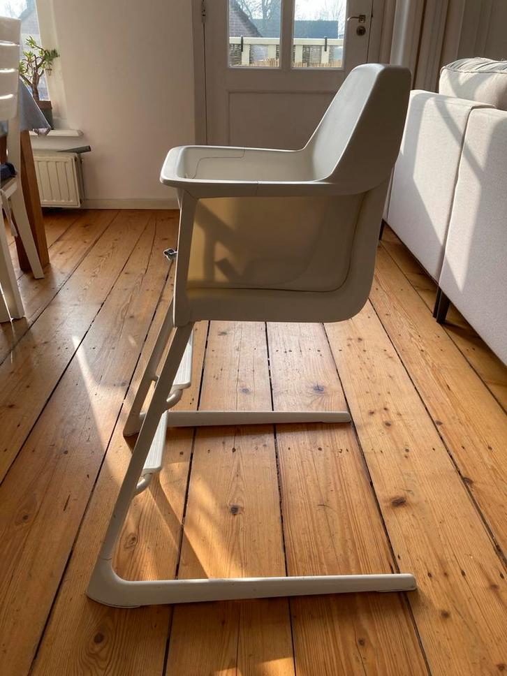 Ikea Langur kinderstoel met eetblad en gordel, Kinderen en Baby's, Kinderstoelen, Gebruikt, Overige typen, Afneembaar eetblad