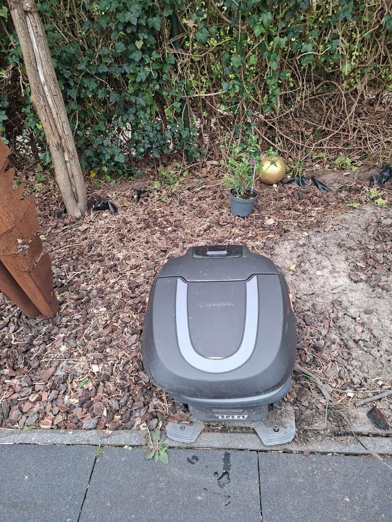 Gardena Sileno R100LiC robotmaaier tot 1000m2 met garage, Bestuurbaar via app, Ophalen of Verzenden, Zo goed als nieuw, 20 tot 25 cm
