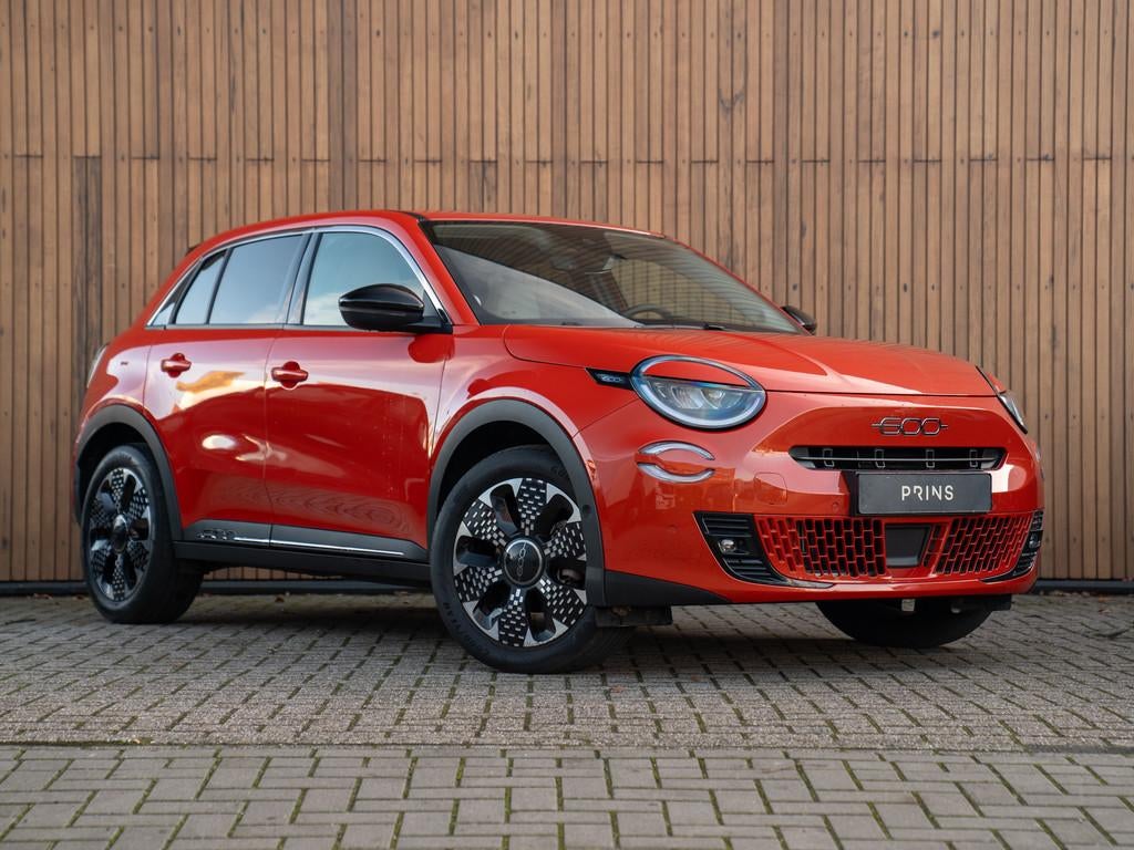 Fiat 600 1.2 Hybrid La Prima 145pk | Full option | CarPlay |, Auto's, 145 pk, Gebruikt, Huisgarantie, Met garantie (alle)