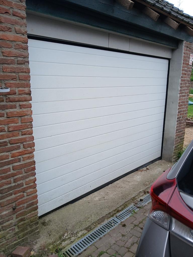 Elektrische sectionaal garagedeur P. Kusters, Ophalen