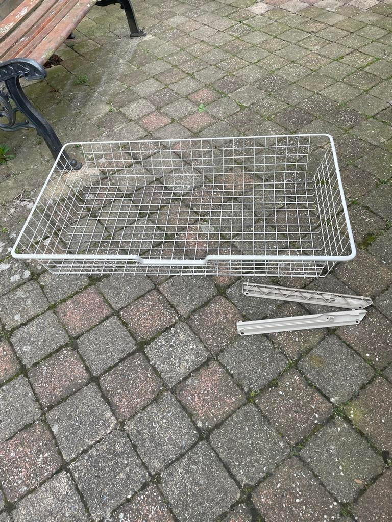 Beige metalen draadmand met rails voor ikea pax kast, Ophalen, Gebruikt