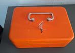 Vintage geldkistje (jaren 60) met sleutel en inzetbakje, Verzamelen, Spaarpotten, Ophalen of Verzenden, Gebruikt, Metaal of Blik