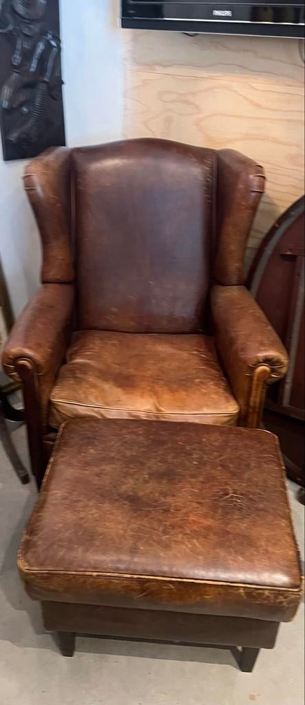 Lederen oorfauteuil met hocker - Vintage bruin, Huis en Inrichting, Fauteuils, Ophalen, Gebruikt, Leer, 75 tot 100 cm