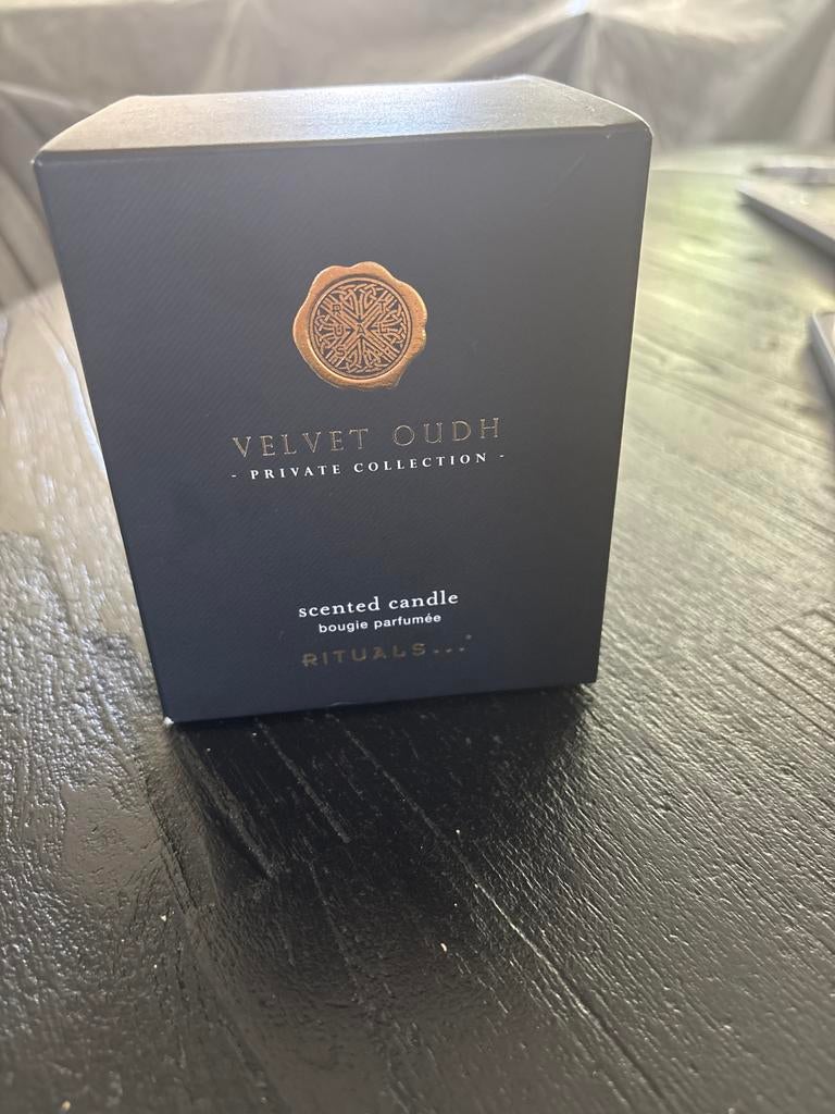 Rituals Private Collection Velvet Oudh Geurkaars 360g, Ophalen of Verzenden, Nieuw, Zwart, Kaars