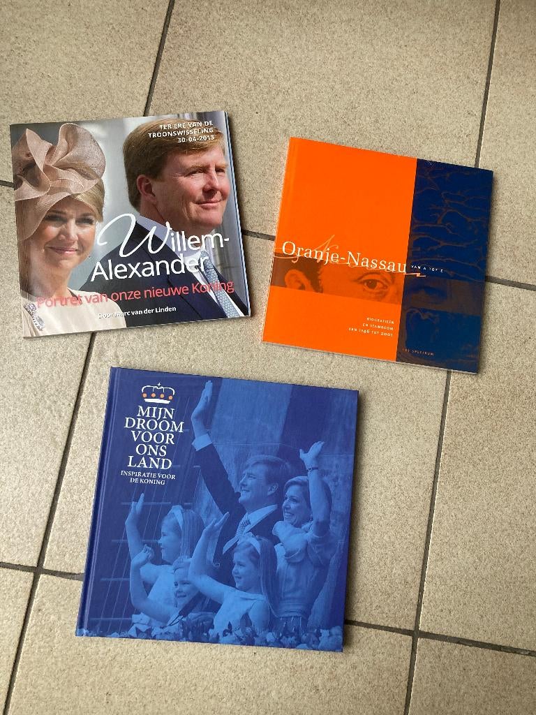 3 boeken Nederlands Koningshuis, Verzamelen, Koninklijk Huis en Royalty, Ophalen of Verzenden, Nieuw, Nederland, Tijdschrift of Boek
