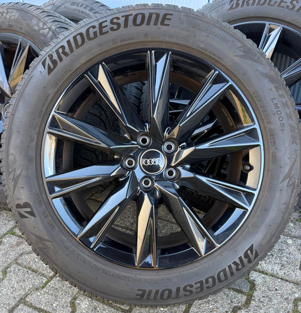 19” Originele Audi Q4 E-tron Velgen + Winterbanden, Auto-onderdelen, Banden en Velgen, 19 inch, Banden en Velgen, 235 mm, Winterbanden