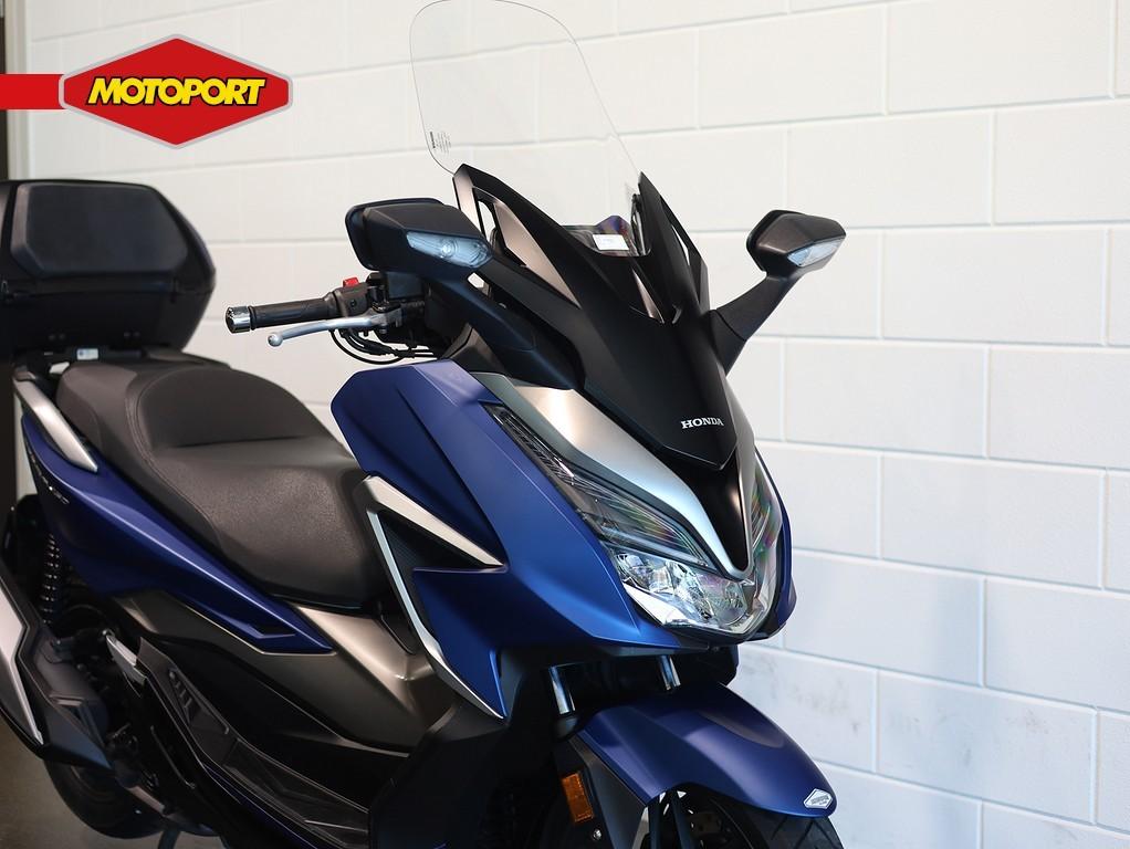 Honda FORZA 350 Smartphone Voice Control System (bj 2021), Scooter, Doornveld 180
B 1731  ZELLIK, BE, Bedrijf, Mc.benelux@honda-eu.com