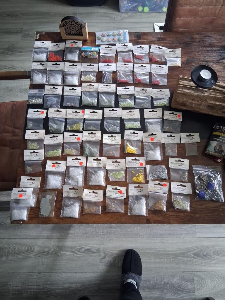 Grote partij kraaltjes in diverse kleuren en vormen, Ophalen of Verzenden, Nieuw, Kraal