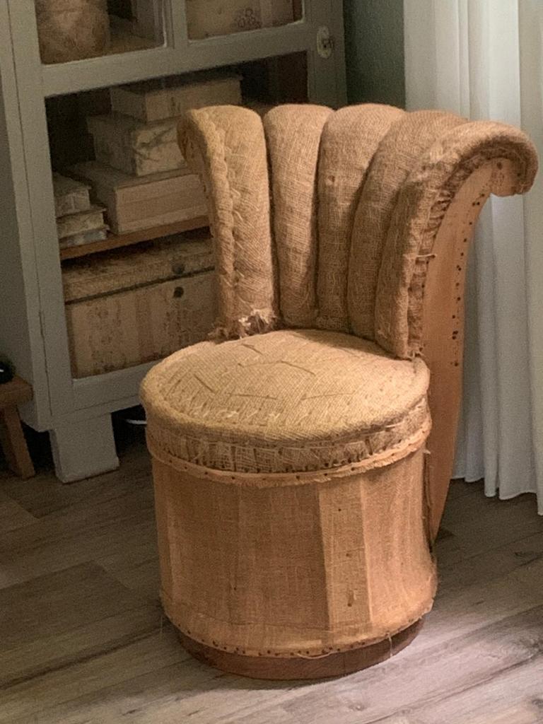 Brocant stoeltje in onderstof, Ophalen, Zo goed als nieuw, Rechthoekig, 50 tot 75 cm