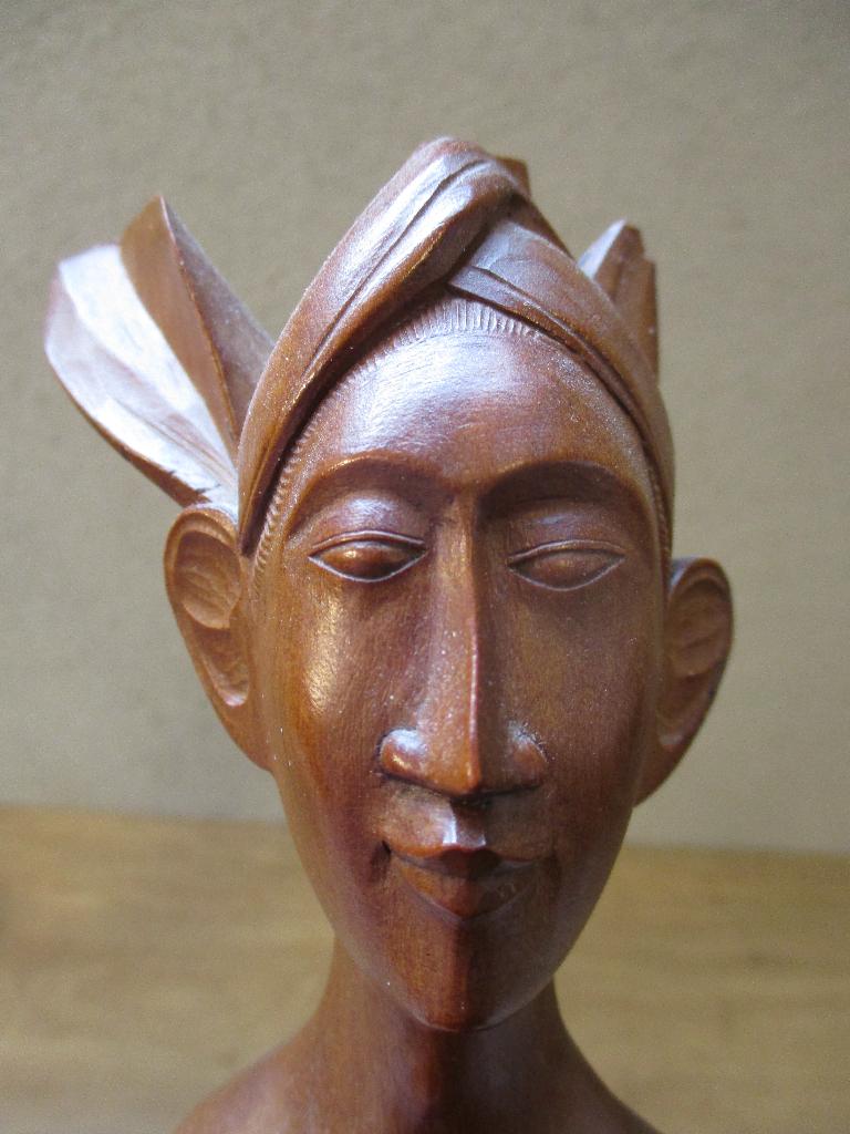 Houtsnijwerk Indonesisch Aziatisch beeldje, Antiek en Kunst, Kunst | Beelden en Houtsnijwerken, Ophalen of Verzenden