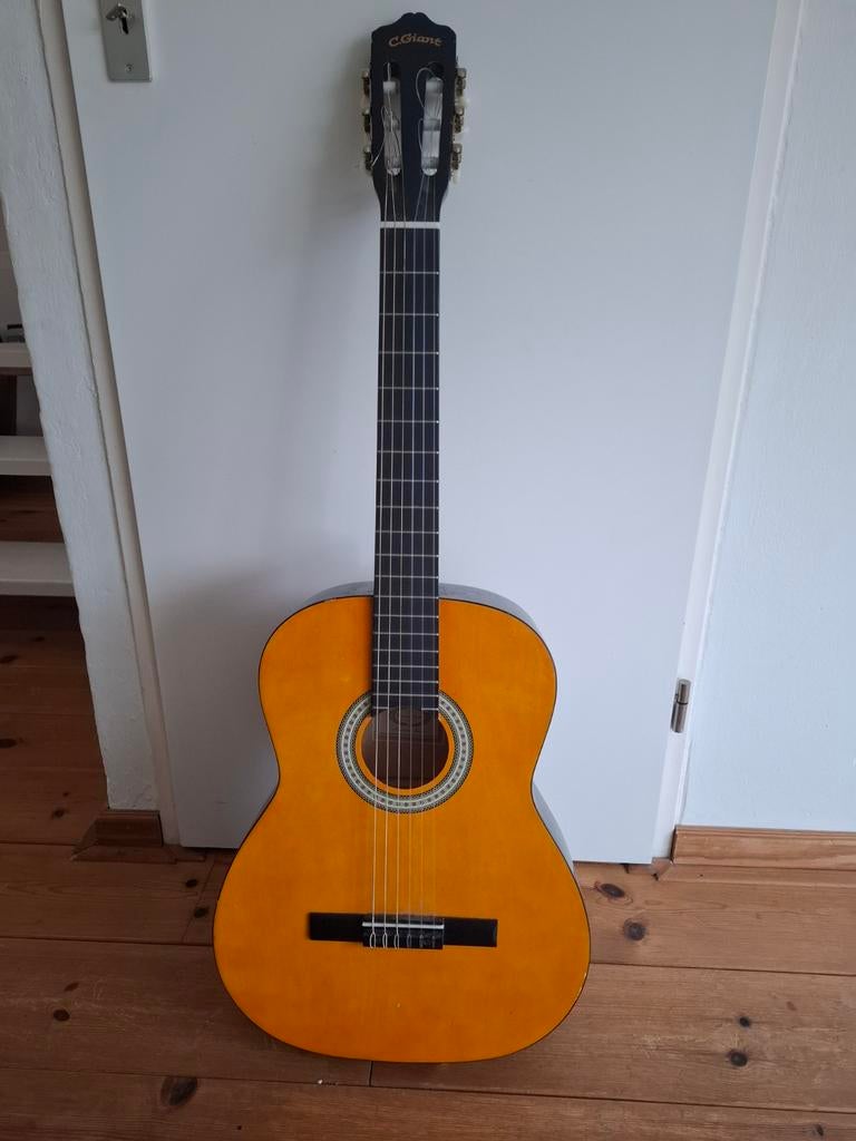 C.Giant Klassieke Gitaar 2275-15, Muziek en Instrumenten, Ophalen of Verzenden, Zo goed als nieuw, Klassieke of Spaanse gitaar