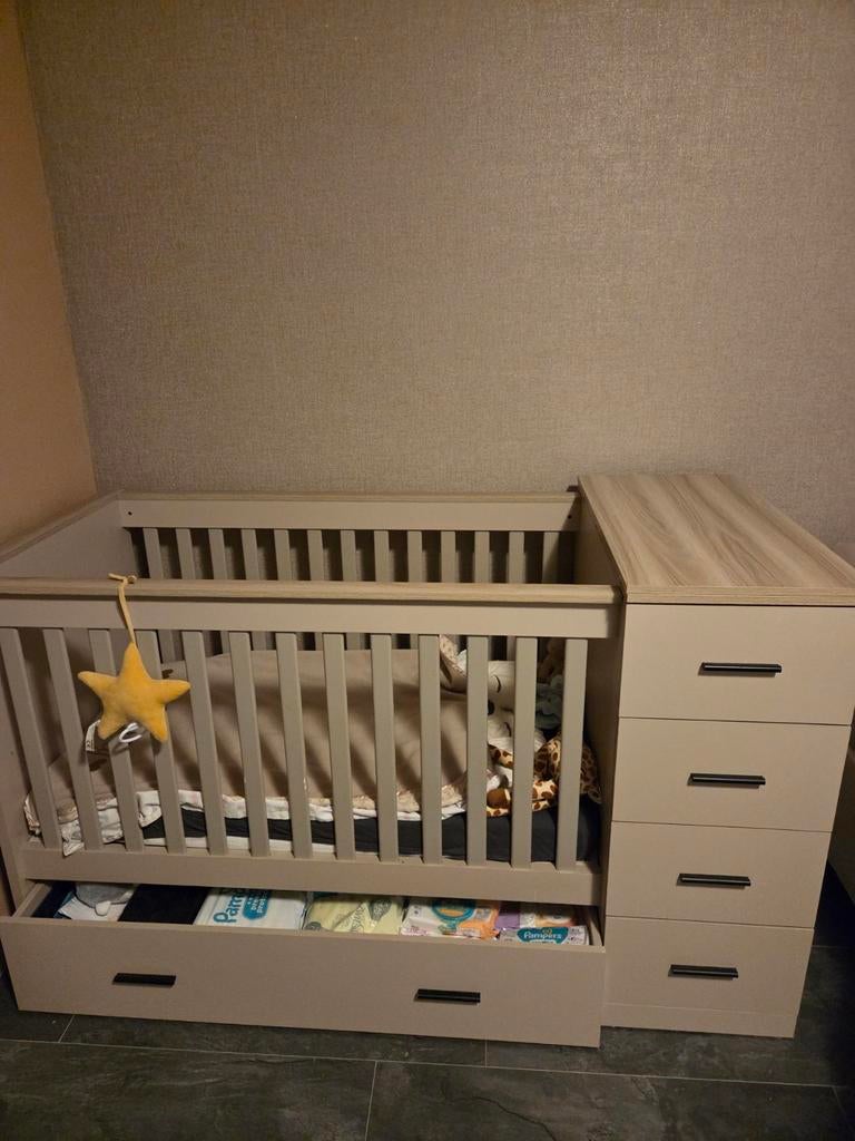 Ideaal meegroei ledikant met commode en opbergruimte, Kinderen en Baby's, Ophalen of Verzenden, Zo goed als nieuw, Ledikant