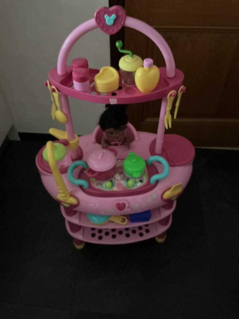 Poppen Verzorgingscentrum Hasbro, Kinderen en Baby's, Speelgoed | Poppen, Ophalen of Verzenden, Zo goed als nieuw, Babypop