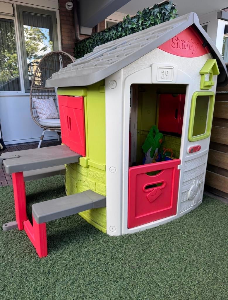 Smoby speelhuisje met tafel en bankje, Kinderen en Baby's, Speelgoed | Buiten | Speelhuisjes, Ophalen, Zo goed als nieuw, Kunststof
