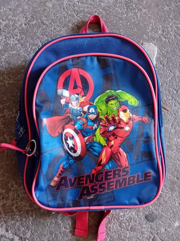 Avengers kinder rugtasje - Ideaal voor school of uitjes!, Gebruikt, Minder dan 30 cm, Disney of Dora, Ophalen of Verzenden