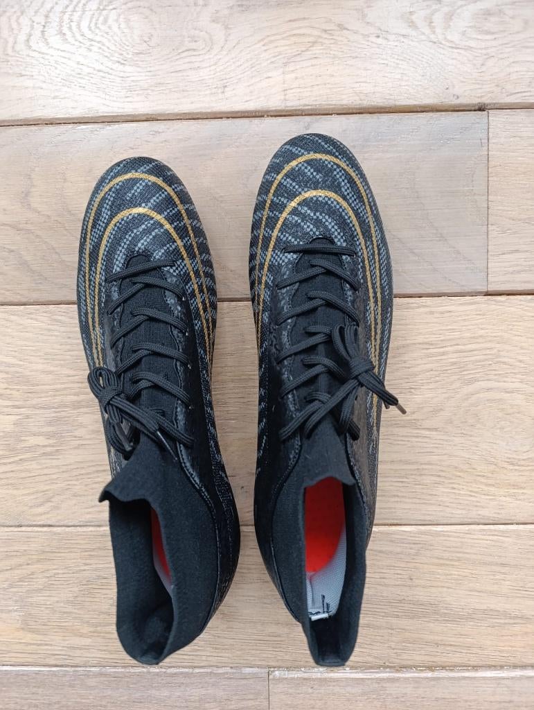 Nieuwe Voetbalschoenen, maat 47, Nieuw, Ophalen of Verzenden, Sportschoenen, Zwart