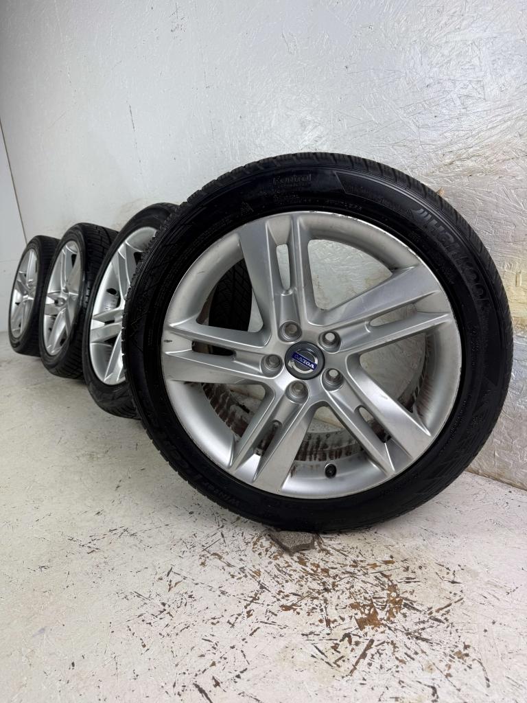 Originele Volvo V60 S60 V70 velgen 17" 5x108 winterset