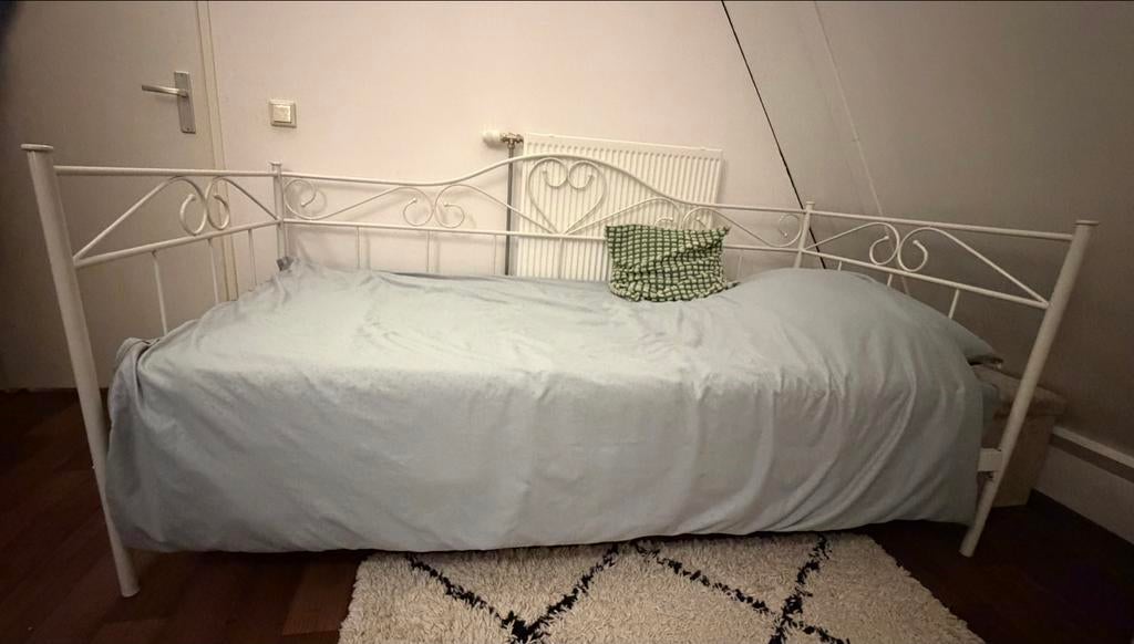 Eenpersoonsbed met bodem (2 stuks beschikbaar), Huis en Inrichting, Ophalen, Gebruikt, 90 cm, Eenpersoons