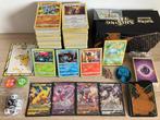 Set van 900 verschillende originele Pokemon kaarten, Ophalen of Verzenden, Meerdere kaarten, Foil