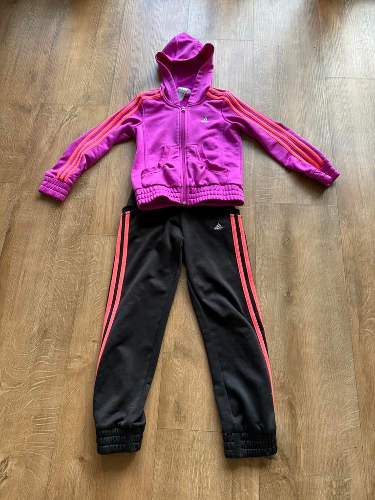 Adidas trainingspak 128, Kinderen en Baby's, Kinderkleding | Maat 128, Ophalen of Verzenden, Gebruikt, Jongen of Meisje, Sport- of Zwemkleding