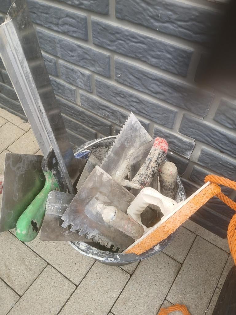 Stukadoors gereedschap, Ophalen