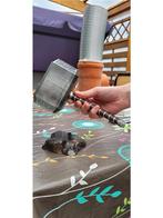 Thor's Hammer MJÖLNIR with base, Ophalen of Verzenden, Nieuw, Film, Beeldje, Replica of Model