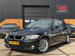 BMW 3-serie Touring 318i High Executive Pano Navi PDC Faceli, Euro 5, Achterwielaandrijving, Zwart, Handgeschakeld