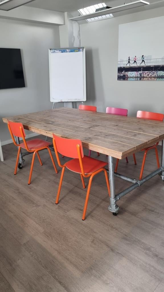 Steigerhouten tafel op RVS onderstel met zwenkwielen, Huis en Inrichting, Tafels | Eettafels, 100 tot 150 cm, 200 cm of meer, Zo goed als nieuw