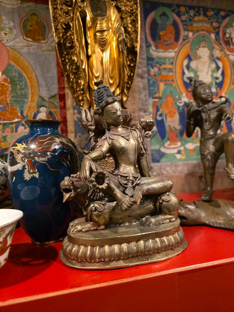 Antiek Boeddhabeeld - Bronzen Bodhisattva op Leeuw, Ophalen of Verzenden