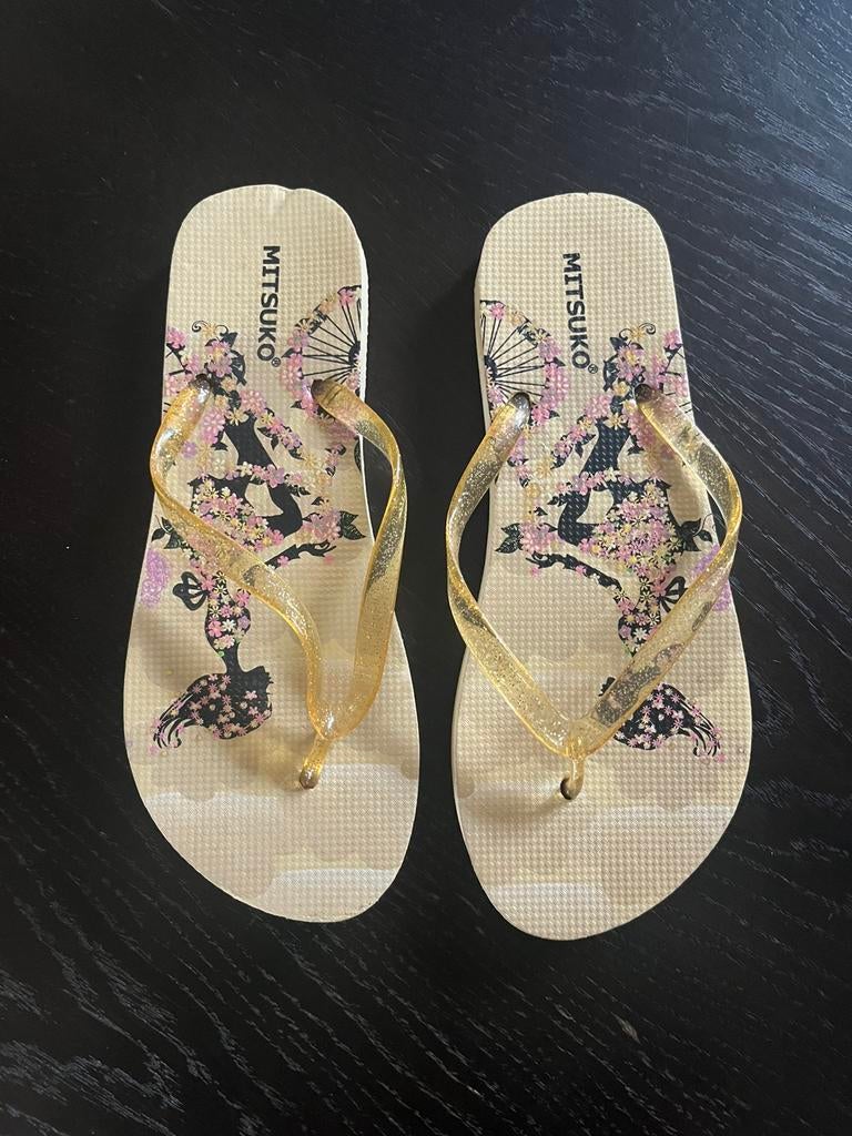 Slippers geel beige maat 37, Ophalen of Verzenden, Zo goed als nieuw, Beige, Overige typen