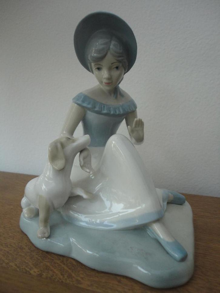 Prachtig beeld meisje + hond. Rex Valencia Spaans porselein, Antiek en Kunst, Antiek | Porselein, Ophalen of Verzenden