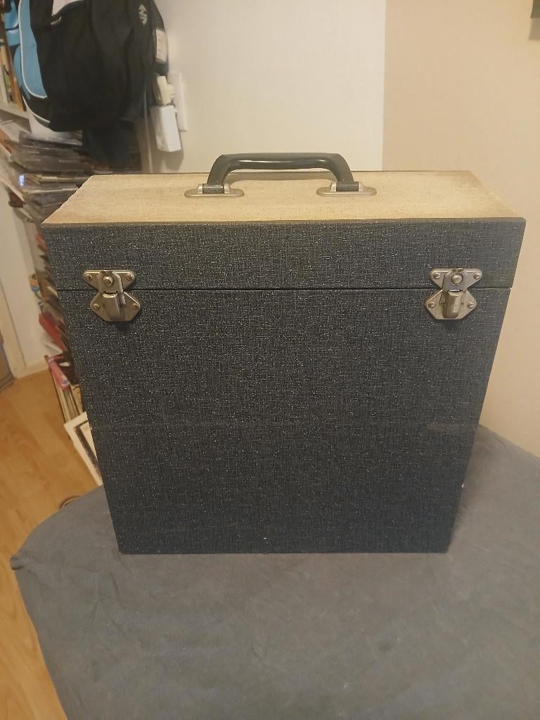 Platenkoffer voor ong. 35 lp's met 2 sluitinkjes., Cd's en Dvd's, Vinyl | Overige Vinyl, Ophalen of Verzenden, Gebruikt, 12 inch