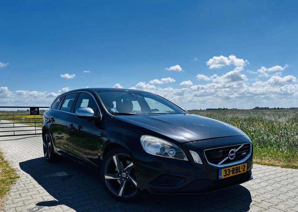 Volvo V60 T5 R-Design 240pk 2011 Automaat Zwart Stoelverwarm, 1800 kg, Zwart, 4 cilinders, Navigatiesysteem