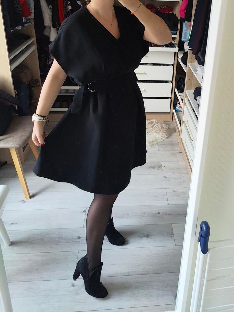 Classic black dress- size 38-42. Pickup Amsterdam, Maat 38/40 (M), Zwart, Ophalen of Verzenden, Zo goed als nieuw