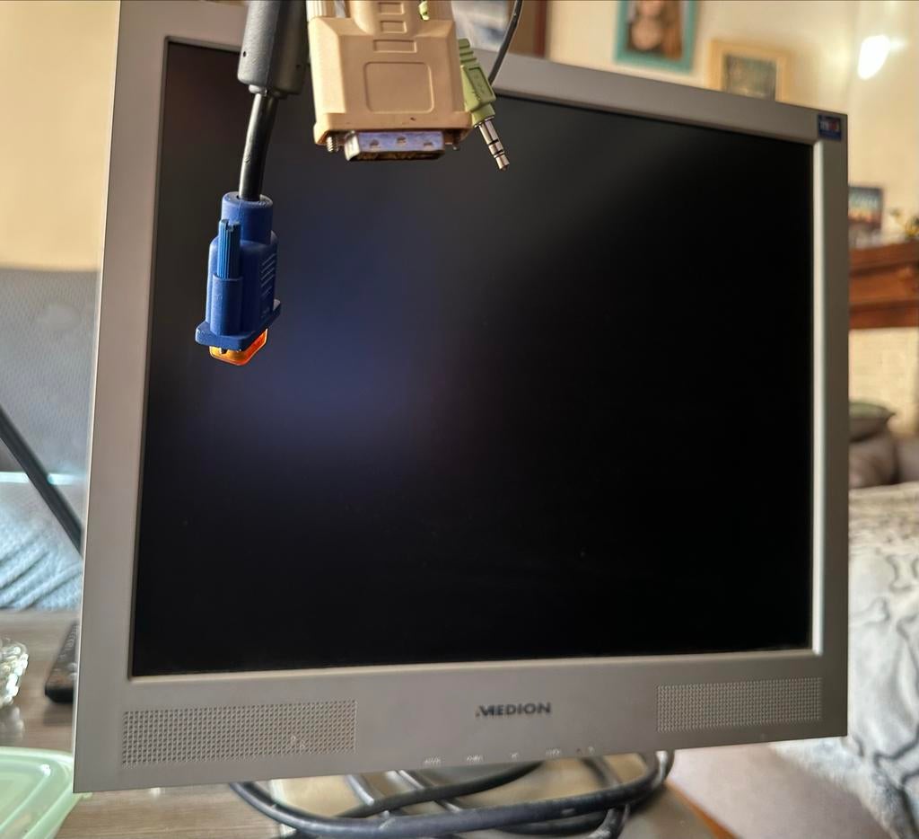 Medion 19 inch monitor met geluid, VGA en DVI, Ophalen of Verzenden, Zo goed als nieuw, DVI, Ingebouwde speakers