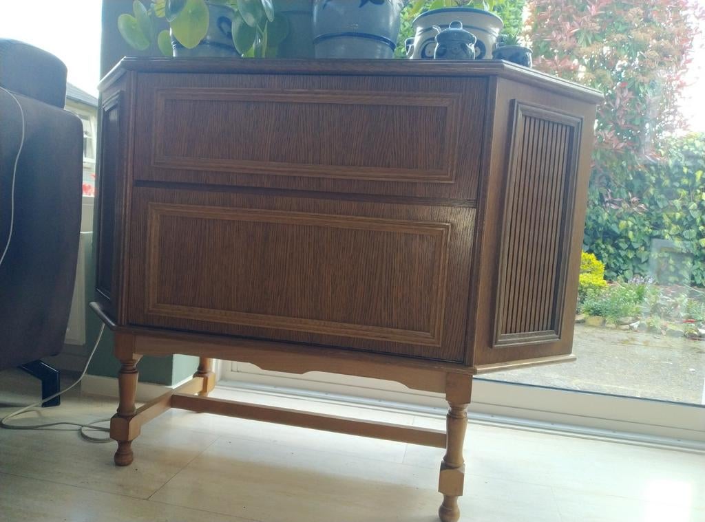 Vintage hoekmeubel met radio, Ophalen