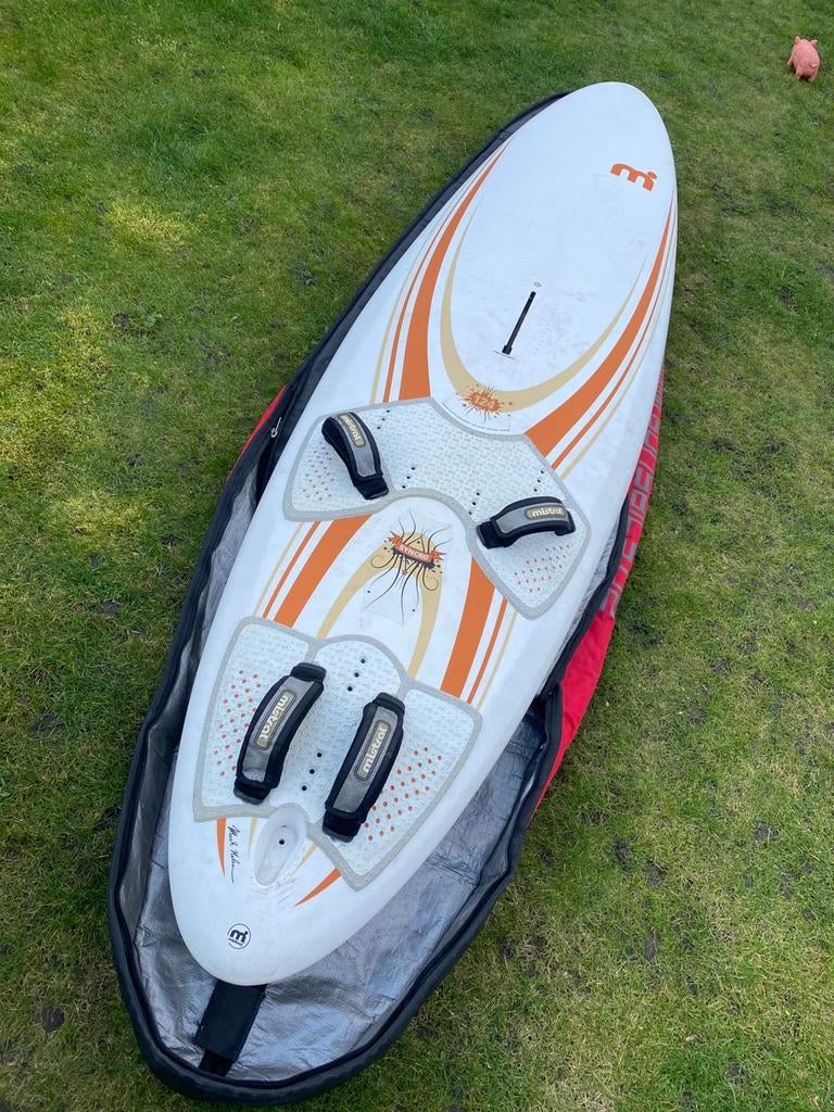 Surfset Mistral Syncro 124 met tuigage, Watersport en Boten, Windsurfen, Ophalen, 250 tot 300 cm, Met draagtas, Complete set